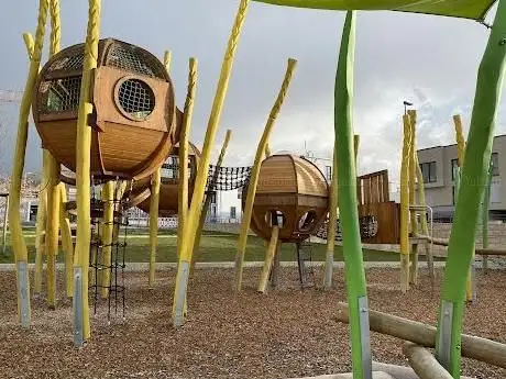Photo de Spielplatz Hainpark
