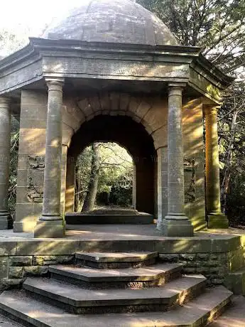 Photo de The Samuelson Mausoleum