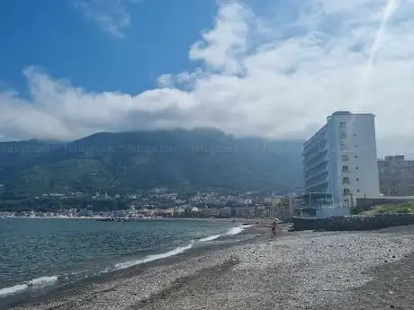 Photo de Free Public beach