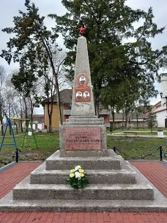 Photo de СПОМЕН-ГРОБНИЦА ПИЛОТА ИЗ ДРУГОГ СВЕТСКОГ РАТА