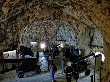 Photo de Green's Lodge Battery