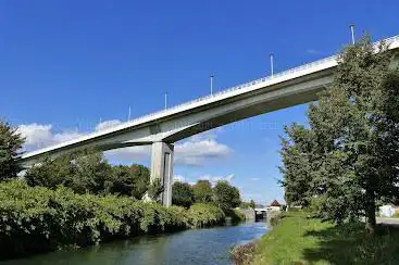 Photo de Écluse et Pont de la Corniche