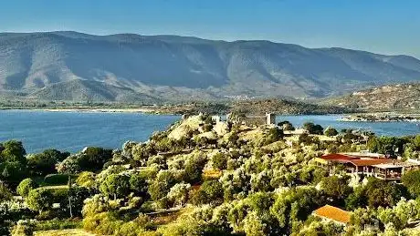 Photo de Latmos Göl Kalesi