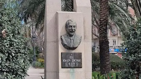 Photo de Monumento a Luis Sanchez Polack 