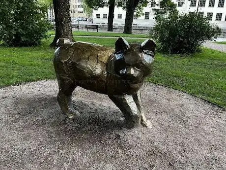 Photo de Pelle Svanslös statue