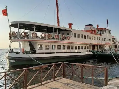 Photo de Zübeyde Hanım Eğitim Gemisi (Müzesi)