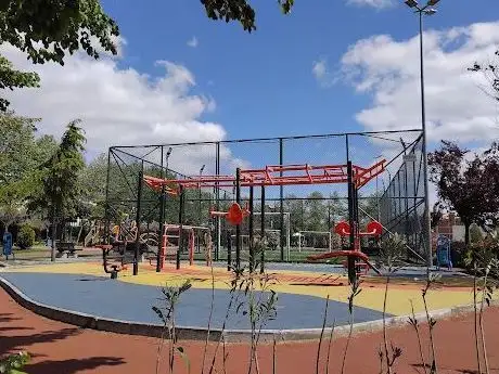 Photo de Lalezar Parkı