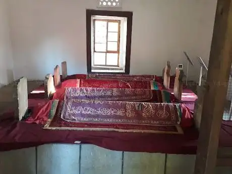 Photo de AYDINOĞLU MEHMETBEY TÜRBESİ