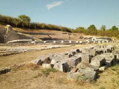 Photo de Area Archeologica Amiternum - Teatro Romano