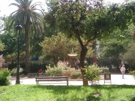 Photo de Plaza de Colón