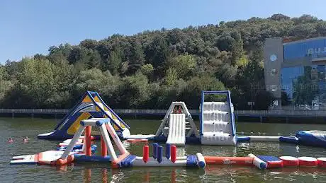 Photo de AVENTURA HINCHABLE | AIR LAKE CLUB
