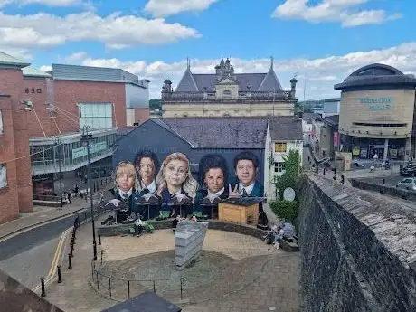 Photo de Derry Girls Mural