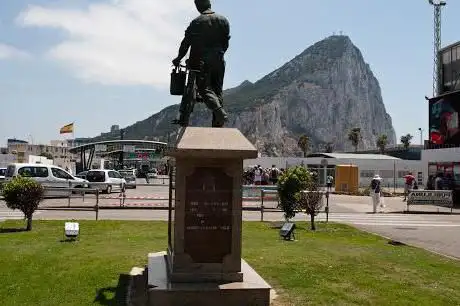 Photo de Monument to La LÃ­nea's Workers