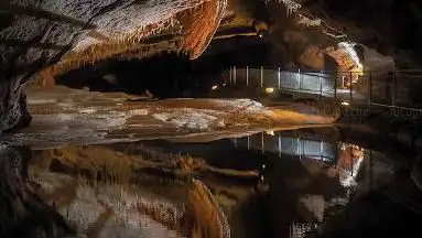 Photo de Lacave caves