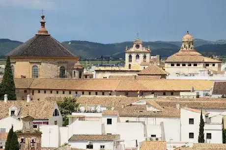 Photo de Iglesia del Colegio de Santa Victoria
