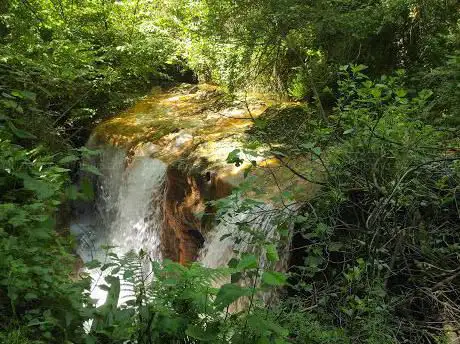 Photo de Sorgente e Cascate dell'Acquarossa