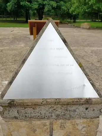 Photo de Glenn Miller Memorial  King's Cliffe