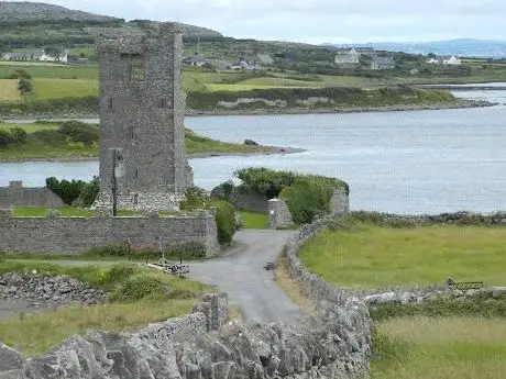 Photo de Muckinish West Tower House