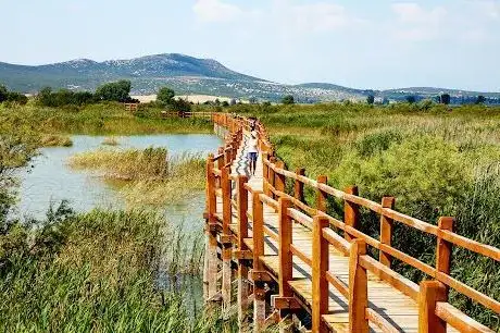 Photo de Vransko jezero - ulaz za posjetitelje info centar Crkvine