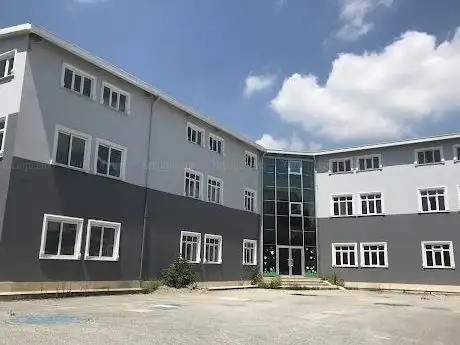 Photo de Kocaeli Üniversitesi Devlet Konservatuvarı Şht. Ast. Ömer HALİSDEMİR Yerleşkesi