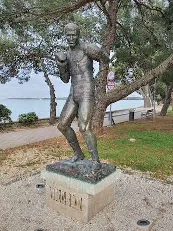 Photo de Monument to Mate Parlov