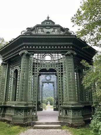 Photo de Pavillon de musique dans le parc Linderhof
