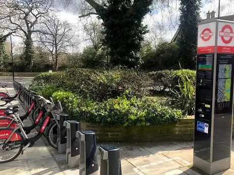 Photo de Santander Cycles: Bayswater Road  Hyde Park