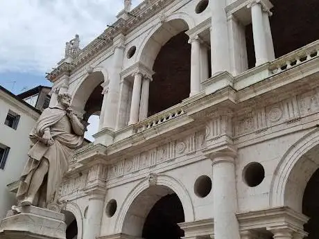 Photo de Monumento di Andrea Palladio