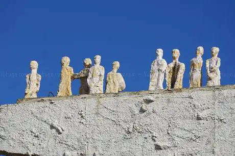 Photo de Parc de Sculptures de Beaufort : De man die de boot zag in de lucht - Jean Bilquin