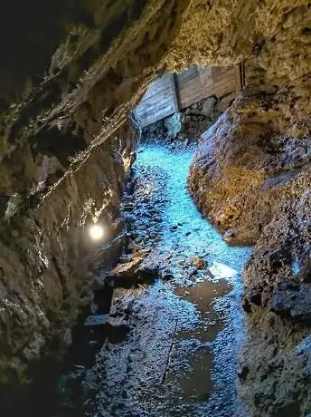 Photo de Bergbaustollen in der Rehbachklamm