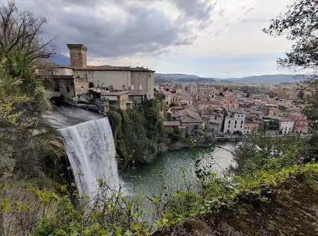 Photo de Cascata di Isola del Liri