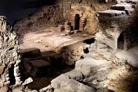 Foto de Crypte Archéologique de l'İle de la Cité