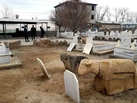 Photo de koç başlı mezar taşları