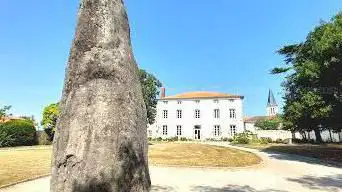 Photo de Menhir du camp de César (Roi-des-Menhir)
