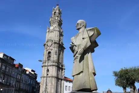 Photo de Estátua do Bispo D. António Ferreira Gomes