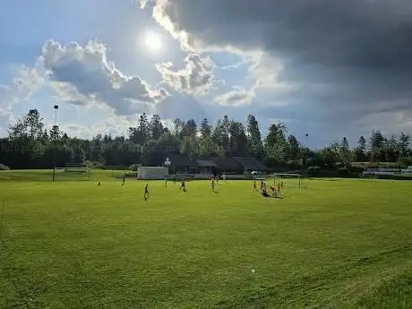 Photo de Rasenplatz SV Häusern e. V.