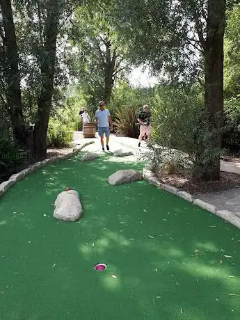 Photo de Ocean Paradise Indoor Glow Adventure Golf