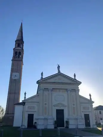 Photo de Church of Saint John Baptist
