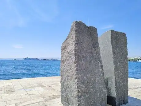 Photo de Pillars of Perpetual Love