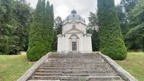 Photo de Mausoleum der Grafen Kottulinsky