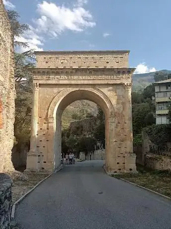 Photo of Arc d'Auguste