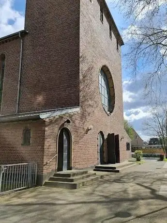 Photo de Heilig-Kreuz-Kirche Weidenpesch