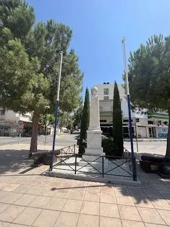 Photo de Μνημείο Ηρώων