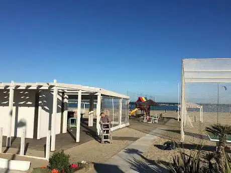 Photo de Spiaggia Marina di Levante 91.92