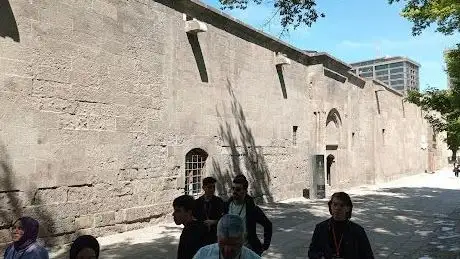 Photo de Gevher Nesibe Türbesi