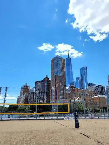 Photo de NYC Social Beach Volleyball courts