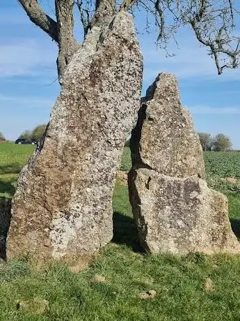 Foto de Les trois Menhirs d'Oppagne