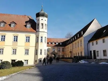 Photo de Benediktinerabtei Plankstetten - Landwirtschaft - Staudenhof