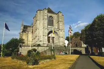 Photo de Saint Waltrude Collegiate Church