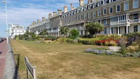Photo de Heene Terrace